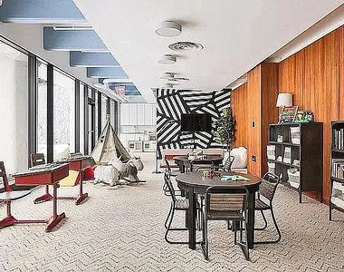 184 Kent Avenue - Photo Thumbnail 10