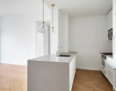 184 Kent Avenue - Photo Thumbnail 2
