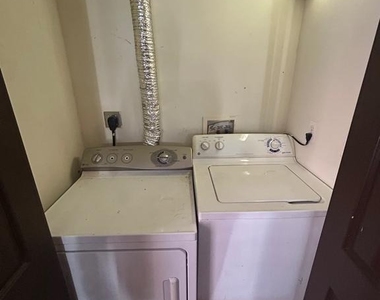 319 W Mulberry Street - Photo Thumbnail 2