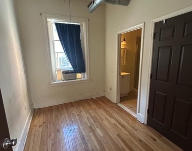 319 W Mulberry Street - Photo Thumbnail 3