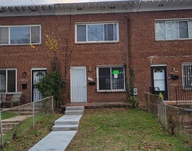 147 Mississippi Avenue Se - Photo Thumbnail 1
