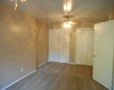 3104 Cedar St - Photo Thumbnail 6