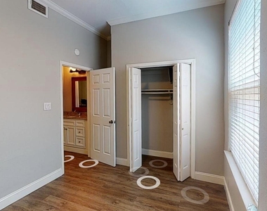 2814 Nueces St - Photo Thumbnail 5