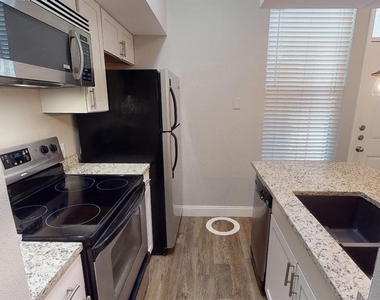 2814 Nueces St - Photo Thumbnail 2