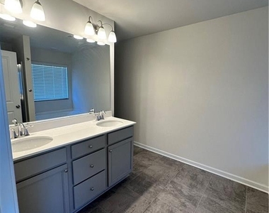 115 Buckingham Lane - Photo Thumbnail 15