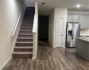 115 Buckingham Lane - Photo Thumbnail 9