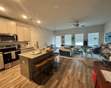 115 Buckingham Lane - Photo Thumbnail 1