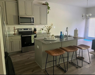 115 Buckingham Lane - Photo Thumbnail 2