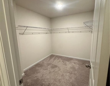 115 Buckingham Lane - Photo Thumbnail 17