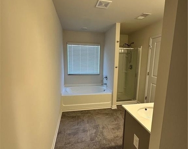 115 Buckingham Lane - Photo Thumbnail 18