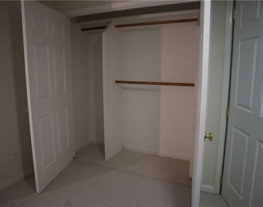 1103 Garden Court - Photo Thumbnail 11