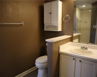 1103 Garden Court - Photo Thumbnail 6