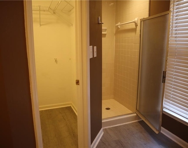 1103 Garden Court - Photo Thumbnail 7