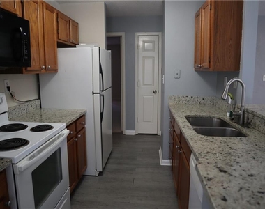 1103 Garden Court - Photo Thumbnail 3