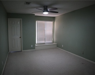 1103 Garden Court - Photo Thumbnail 5