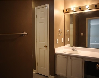 1103 Garden Court - Photo Thumbnail 13