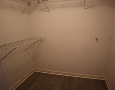 1103 Garden Court - Photo Thumbnail 8