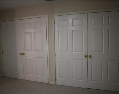 1103 Garden Court - Photo Thumbnail 10