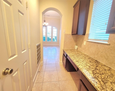 5822 Crawford Hill Lane - Photo Thumbnail 3
