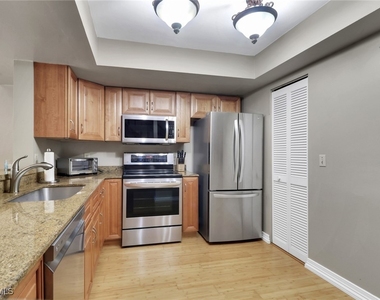 800 Meadowland Drive - Photo Thumbnail 4