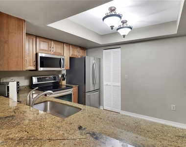 800 Meadowland Drive - Photo Thumbnail 5