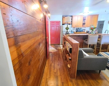 1427 Munger Street - Photo Thumbnail 4