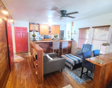 1427 Munger Street - Photo Thumbnail 3