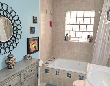 1425 Munger Street - Photo Thumbnail 10