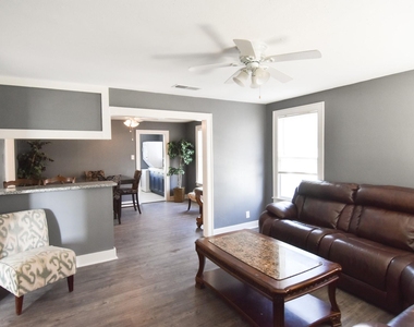 807 7th Street - Photo Thumbnail 1