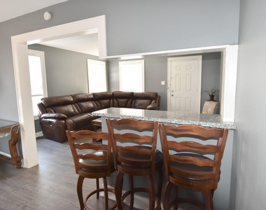 807 7th Street - Photo Thumbnail 6