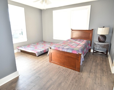 807 7th Street - Photo Thumbnail 3