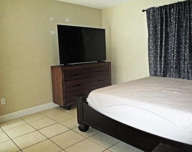 12932 81st Avenue - Photo Thumbnail 8