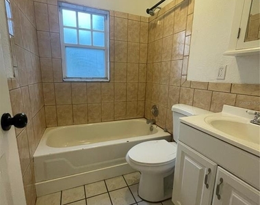 727 1/2 Edgewater Drive - Photo Thumbnail 7