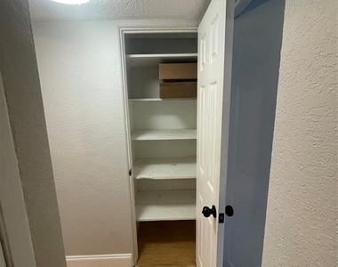 727 1/2 Edgewater Drive - Photo Thumbnail 5
