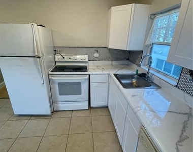 727 1/2 Edgewater Drive - Photo Thumbnail 1