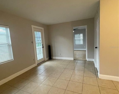 727 1/2 Edgewater Drive - Photo Thumbnail 12
