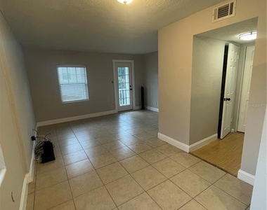 727 1/2 Edgewater Drive - Photo Thumbnail 4