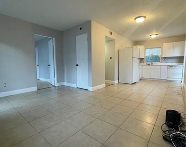 727 1/2 Edgewater Drive - Photo Thumbnail 2