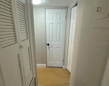 727 1/2 Edgewater Drive - Photo Thumbnail 8