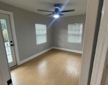 727 1/2 Edgewater Drive - Photo Thumbnail 16
