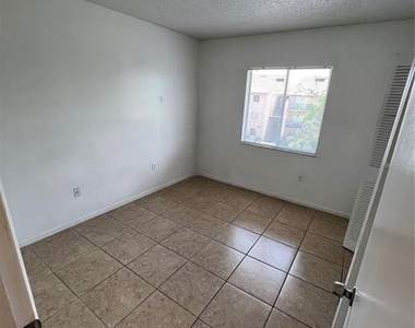 5226 Via Hacienda Circle - Photo Thumbnail 8