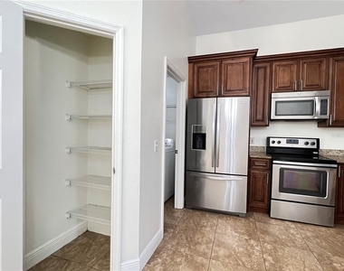 2859 Blooming Alamanda Loop - Photo Thumbnail 10