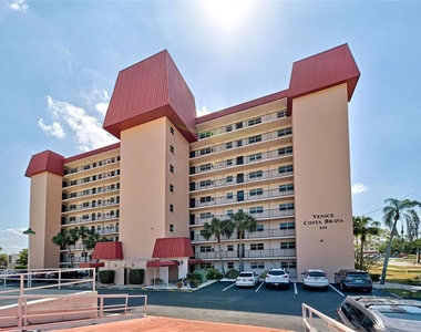 232 Saint Augustine Avenue - Photo Thumbnail 15