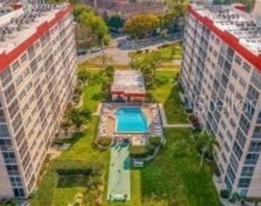 232 Saint Augustine Avenue - Photo Thumbnail 2
