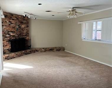 812 Northside Drive - Photo Thumbnail 3