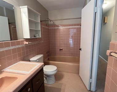 812 Northside Drive - Photo Thumbnail 11