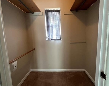 812 Northside Drive - Photo Thumbnail 8