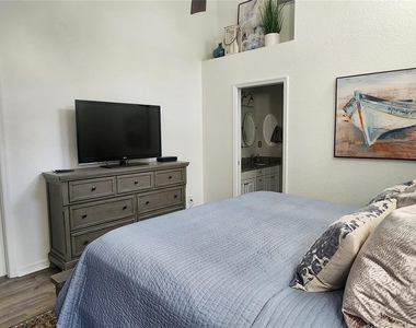 6503 Fairway Gardens Drive - Photo Thumbnail 16