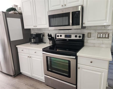 6503 Fairway Gardens Drive - Photo Thumbnail 10