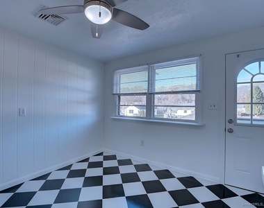 139 Phyllis Drive - Photo Thumbnail 5